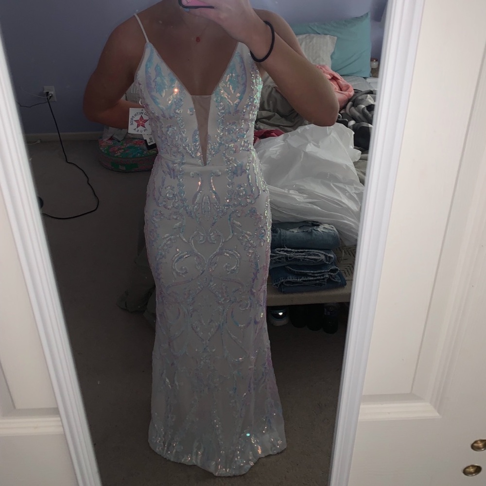 BETSY ADAMS WHITE PROM/FORMAL DRESS